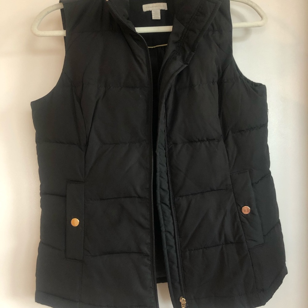 Black puffer zip up vest